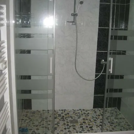 En Pleine Verdure Au Coeur Du Village Lejlighed